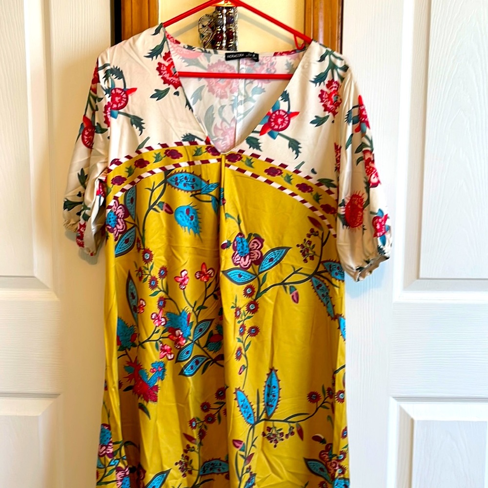 Woman size medium , cute casual dress.
